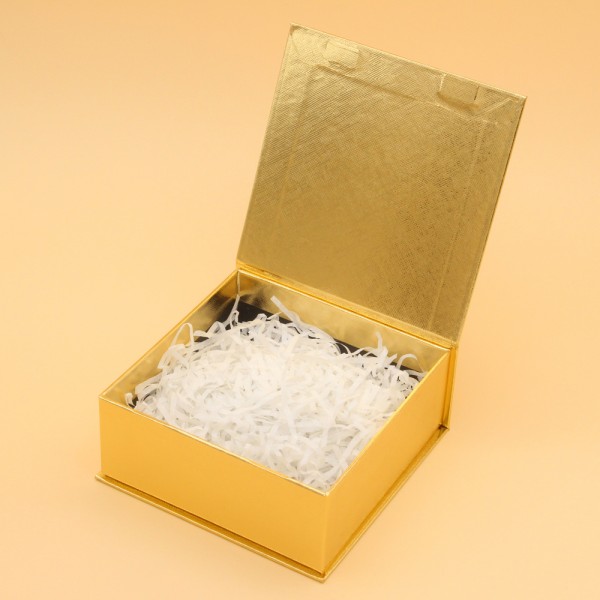 Roségoldene magnetische Geschenkbox mit Papiereinlage