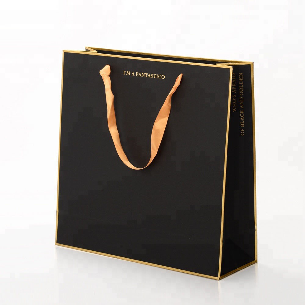 Logotipo de marca personalizado de lujo, estampado de lámina dorada, embalaje de regalo, bolsa de compras de papel artesanal negra con asa de cinta