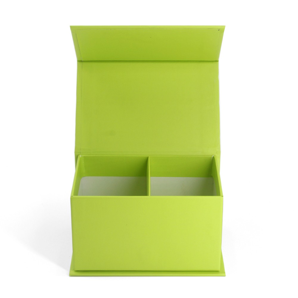 Индивидуальная магнитная подарочная коробка с отделениями.