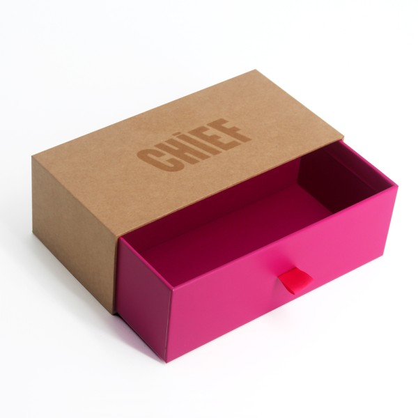 Geschenkbox mit verschiebbarer Schublade aus Kraftpapier