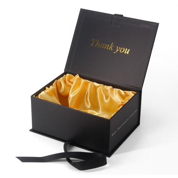 China wholesale magnetic gift box with silk