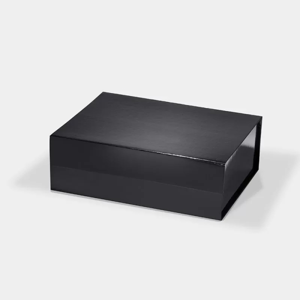 Caja de embalaje de regalo rígida negra brillante.