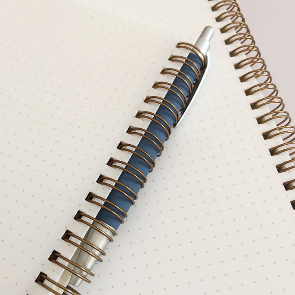 Diário pontilhado de caderno sem data personalizado